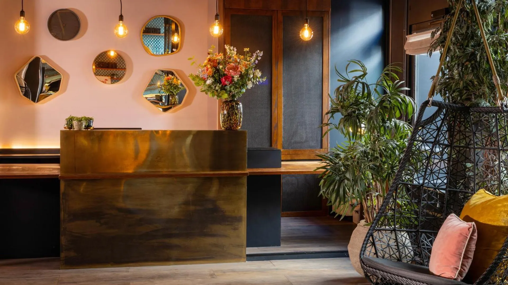 Hotel Maxim Folies Paris