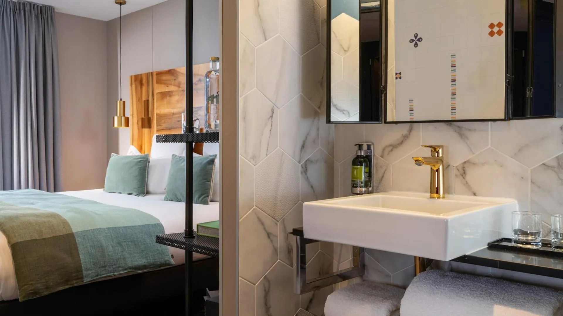 Hotel Maxim Folies Paris
