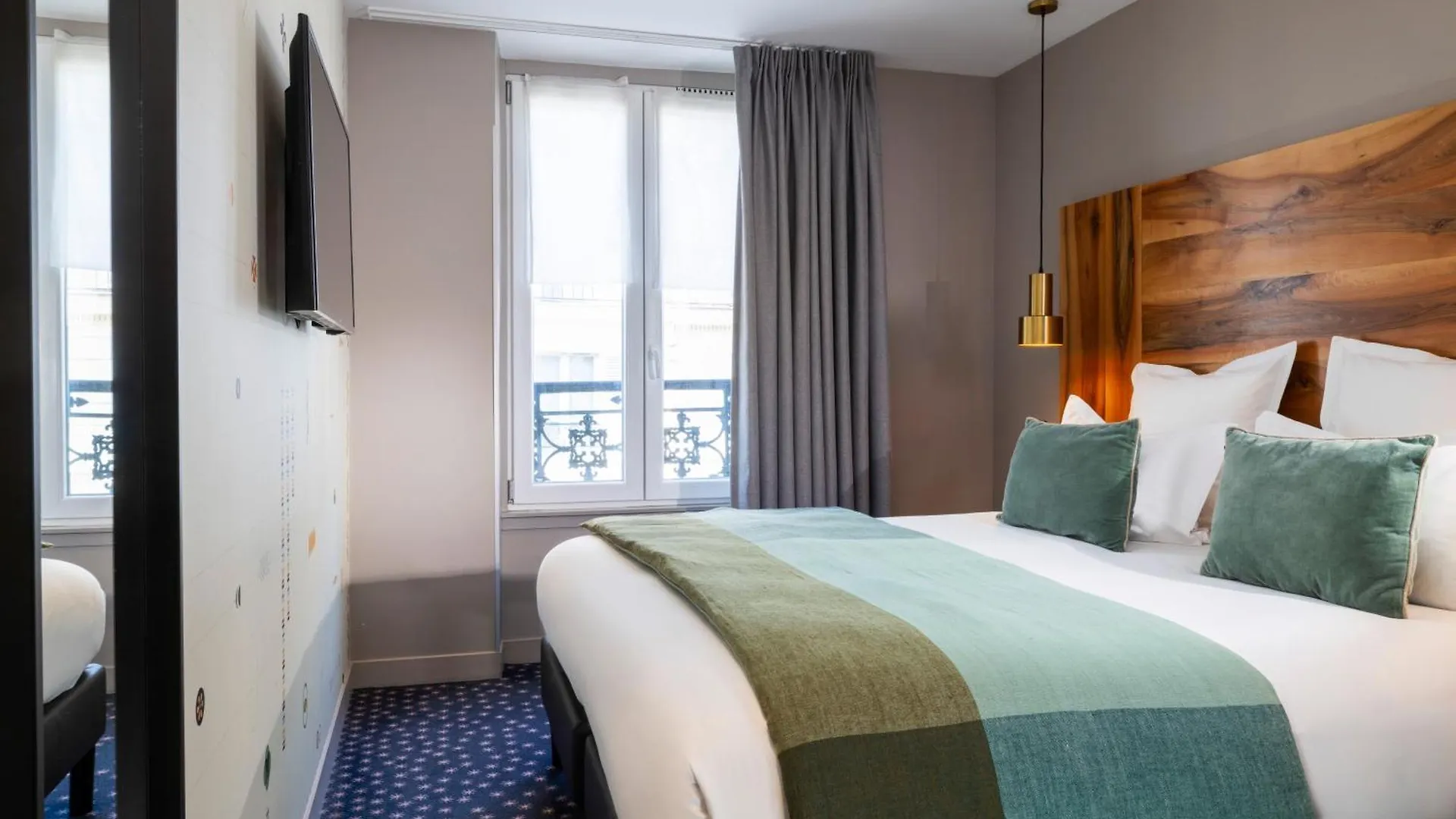 Hotel Maxim Folies contacts