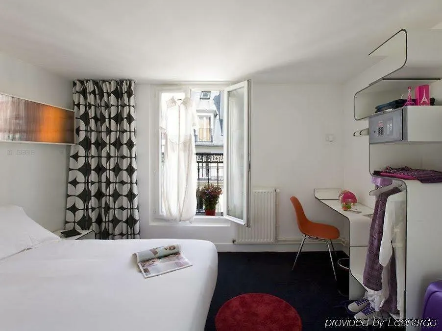 Hotel Maxim Folies Paris