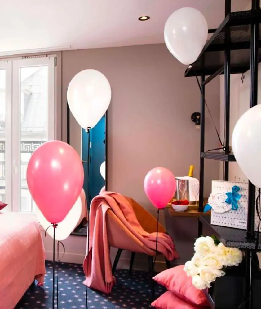 Hotel Maxim Folies Paris