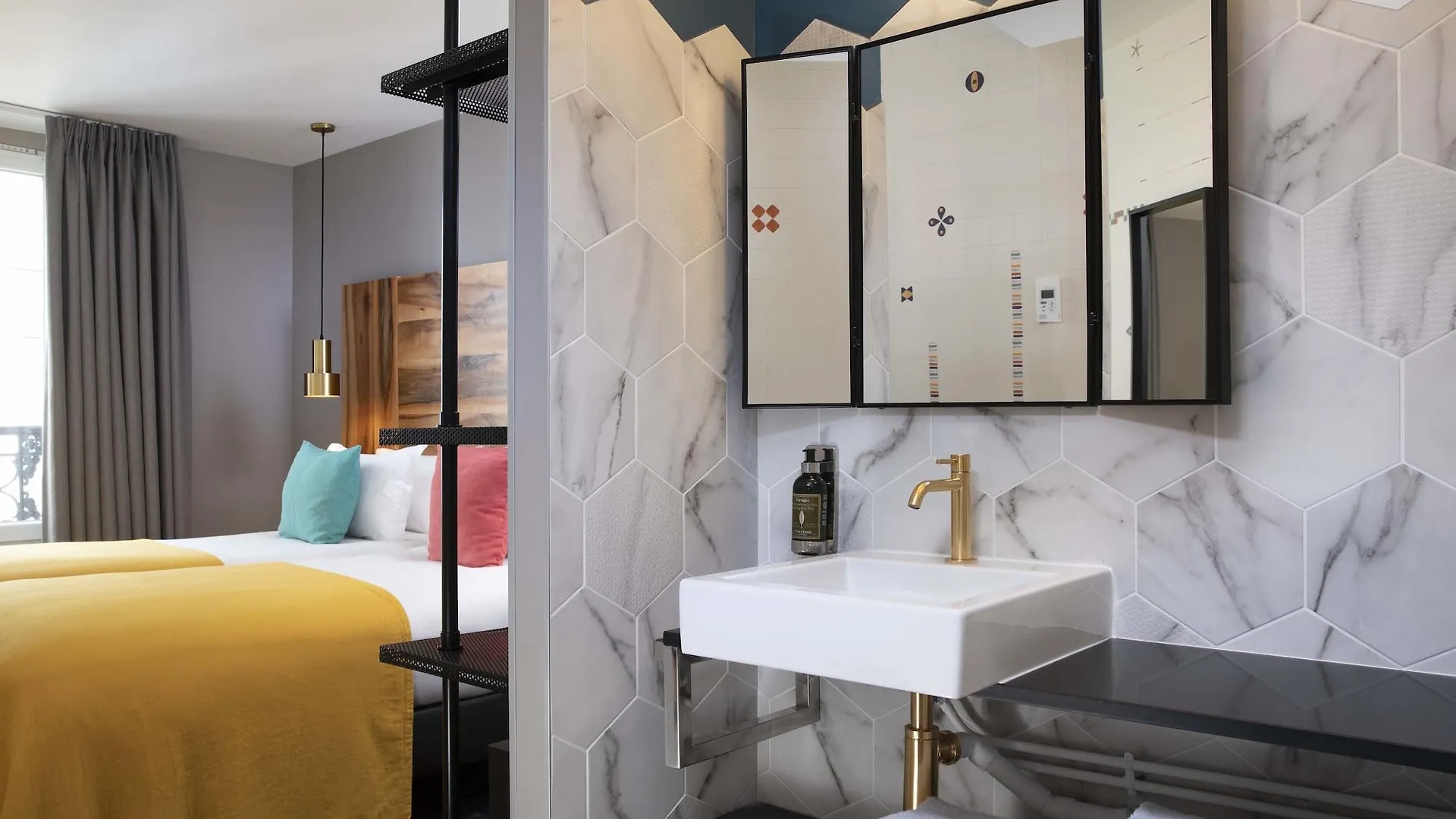Hotel Maxim Folies Paris