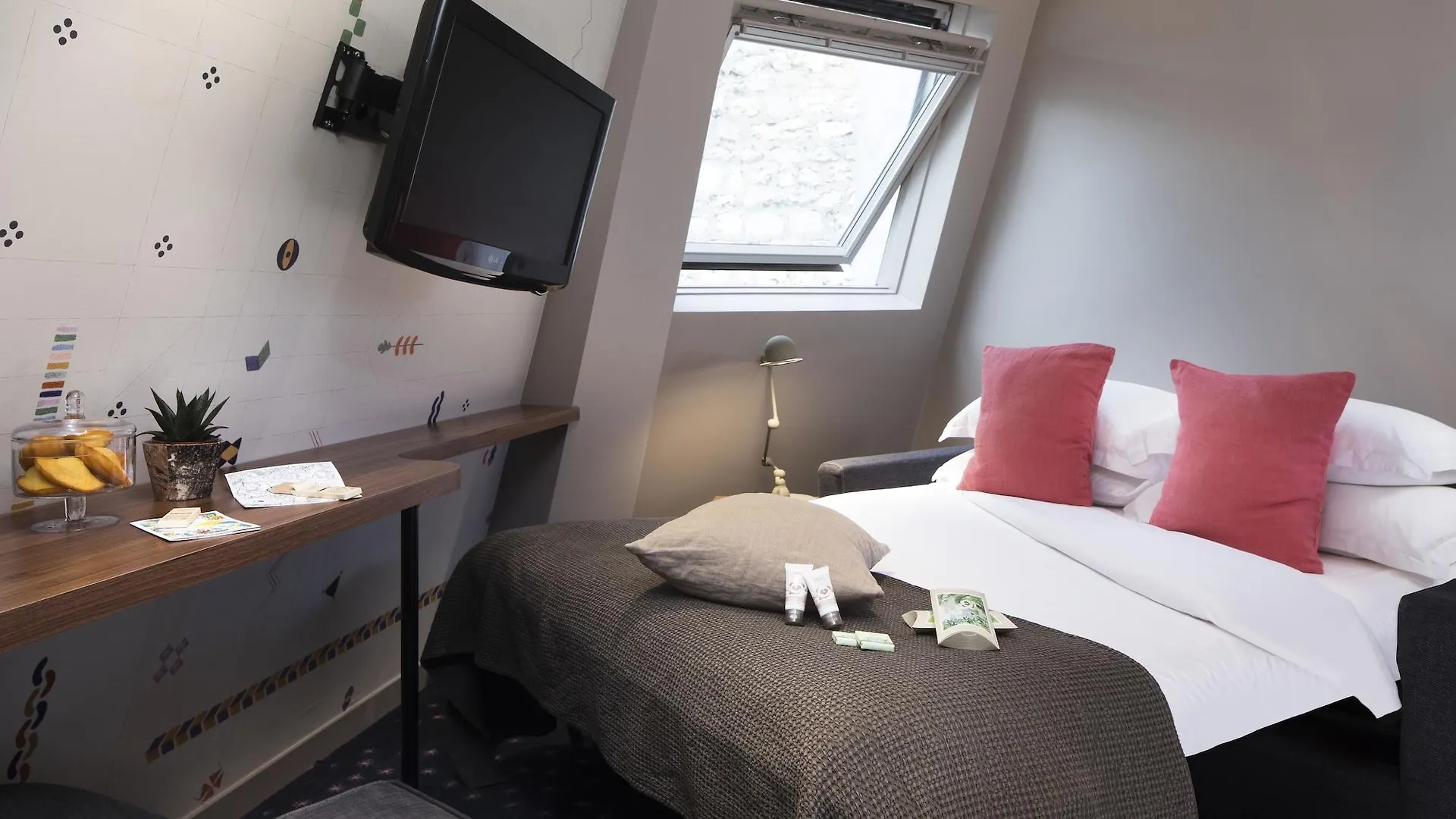 Hotel Maxim Folies Paris