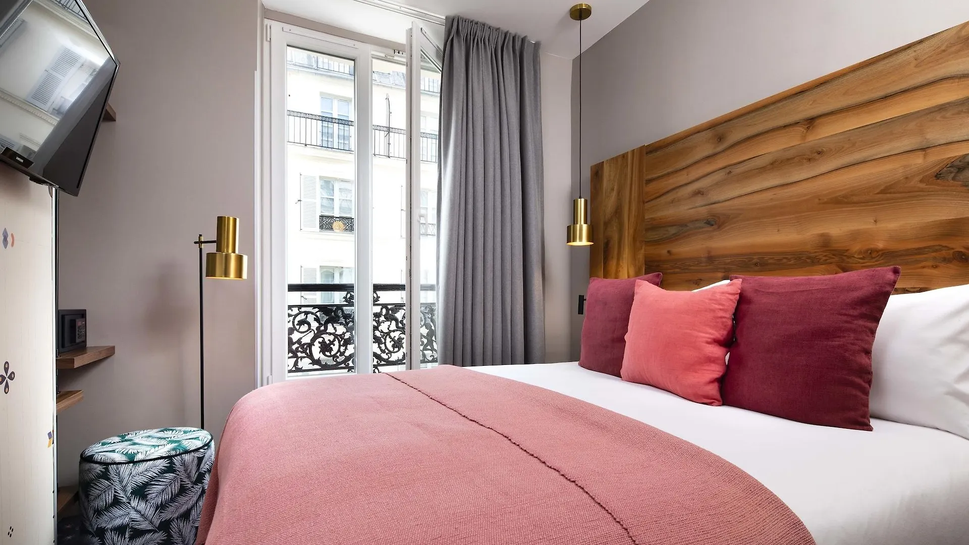 Hotel Maxim Folies Paris 3*,