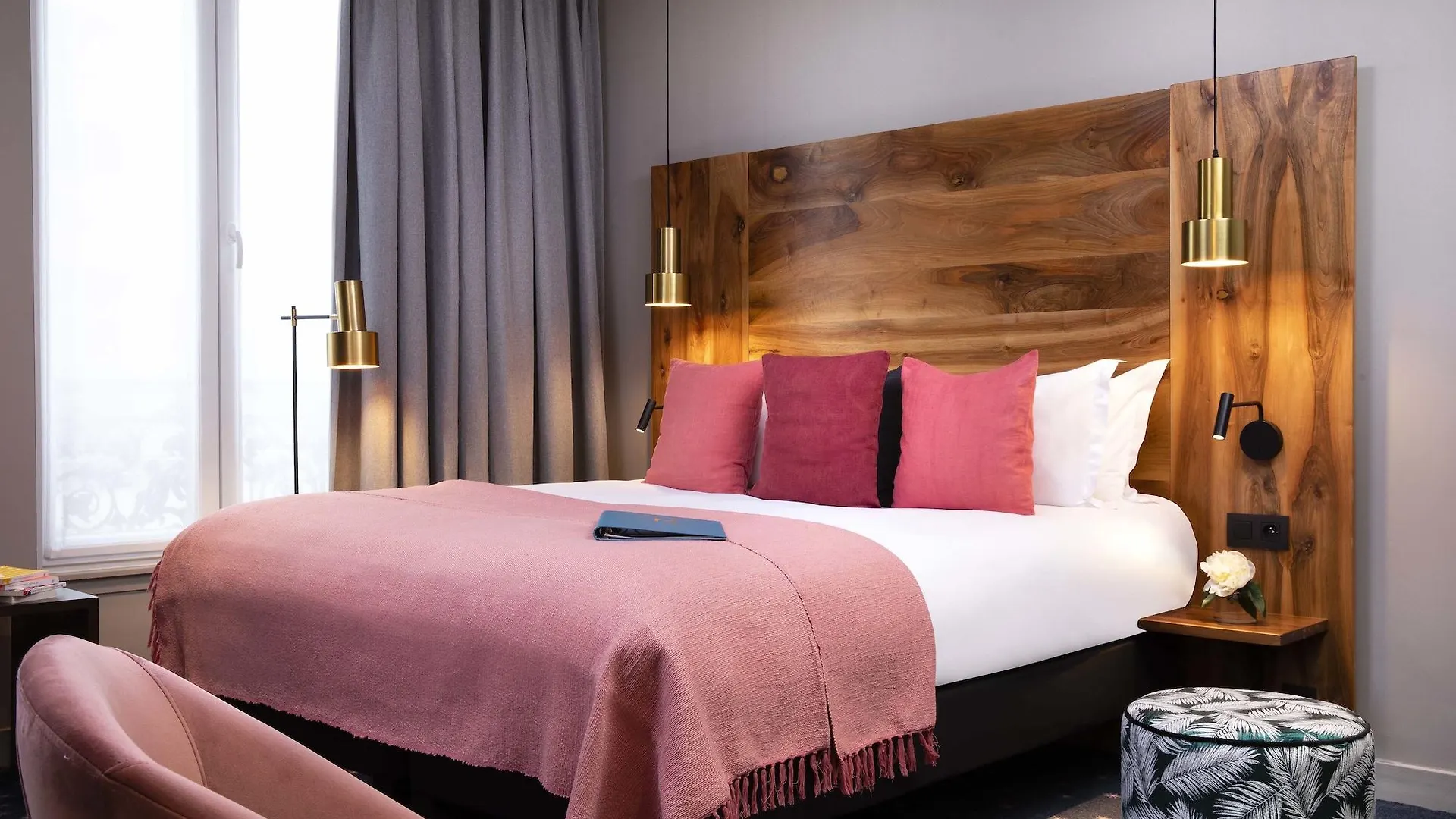 Hotel Maxim Folies Paris