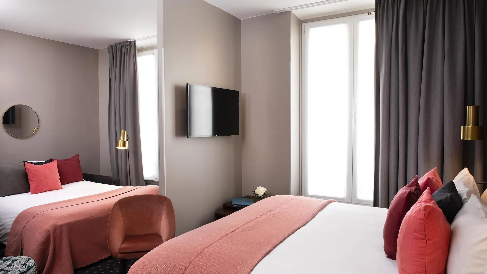 Hotel Maxim Folies Paris