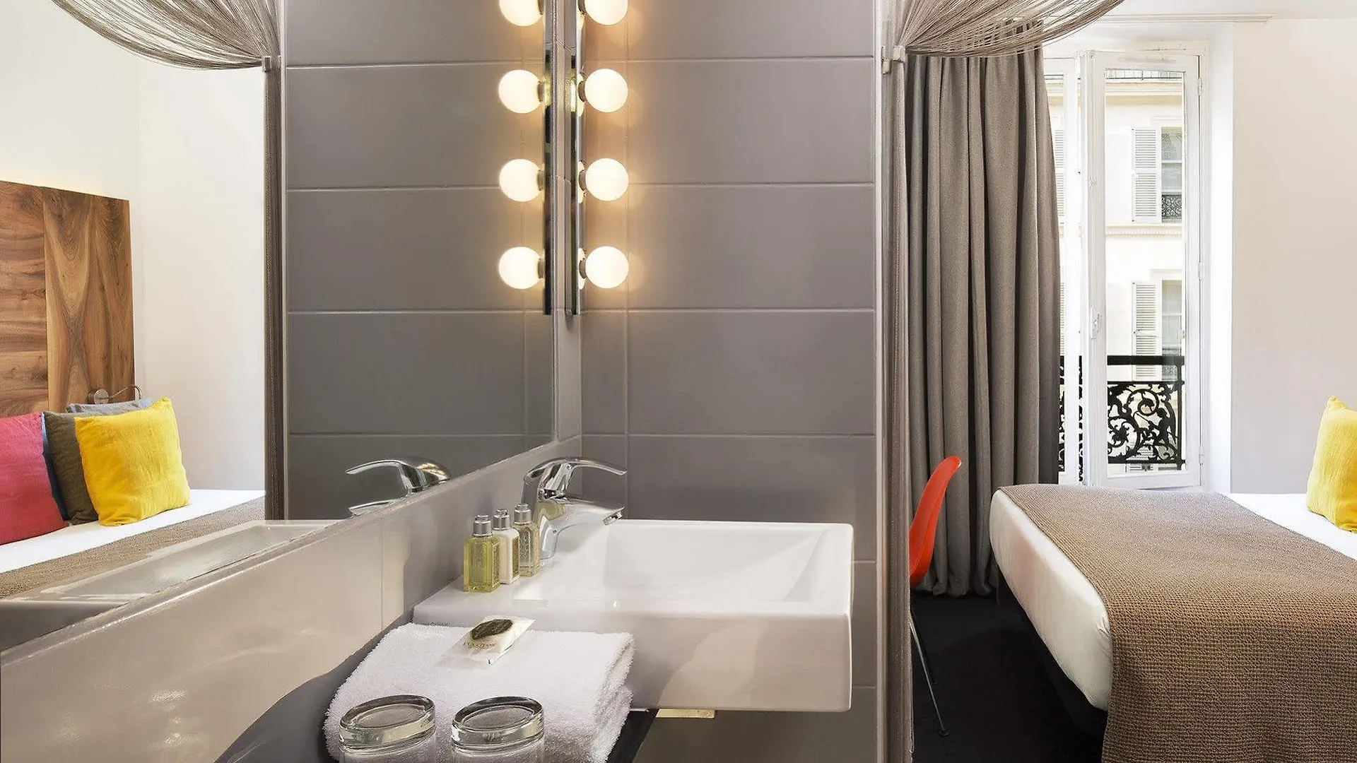 Hotel Maxim Folies Paris