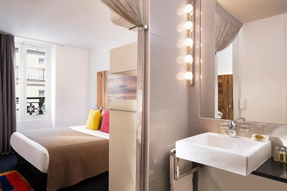Hotel Maxim Folies Paris