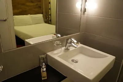 Hotel Maxim Folies Paris 3*,